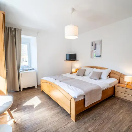 ゲストハウス Gaestehaus Mack トリッテンハイム